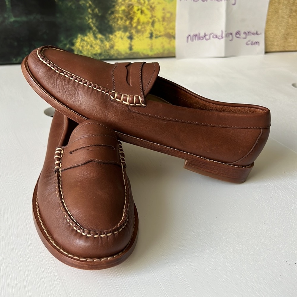 🇺🇸Weekjuns G.H. Bass & co handcrafted size 9.5M brown leather classic moccasins